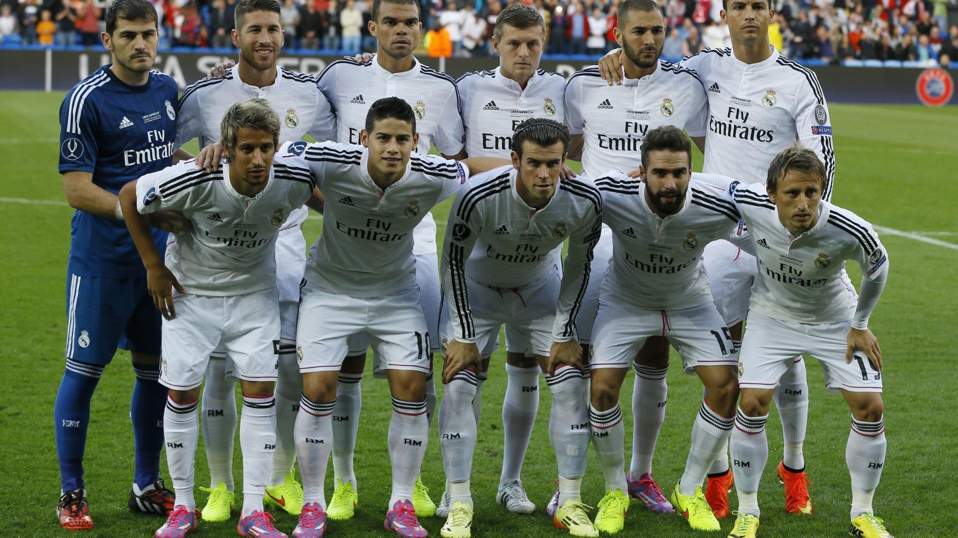 九游电脑版-球迷狂热：疯狂应援让比赛高潮不断，球迷欢呼视频